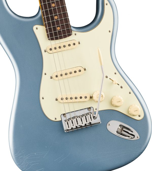 American Ultra Luxe Vintage '60s Stratocaster®, Rosewood Fingerboard, Ice Blue Metallic - Image 4